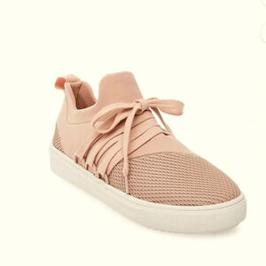 Steve Madden Lancer sneakers blush color, size 8. Great condition.